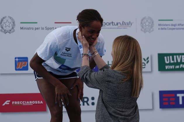 Sara Curtis from Italy awarded by Giorgia Meloni at the 62 th Trofeo Settecolli at Foro Italico in Rome, Italy Friday, June 26, 2026. - swimming .  Copyright: xGianxMattiaxD Alberto LaPressex