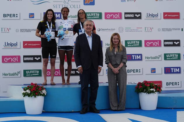 Sara Curtis from Italy , Premier Giorgia Meloni and Paolo Barelli President fin during the 62 th Trofeo Settecolli at Foro Italico in Rome, Italy Friday, June 26, 2026. - swimming .  Copyright: xGianxMattiaxD Alberto LaPressex