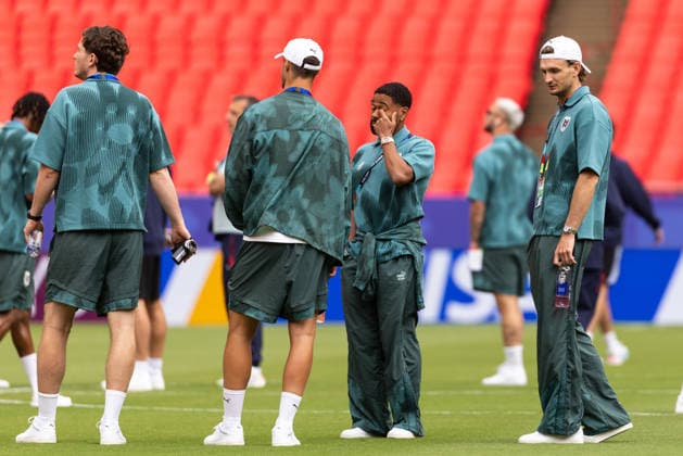 SOCCER - FIFA World Cup, WM, Weltmeisterschaft, Fussball 2026 KANSAS CITY,MISSOURI,USA,26.JUN.26 - SOCCER - FIFA World Cup 2026, group stage, Algeria vs Austria, preview, pitch walk team AUT. Image shows Michael Gregoritsch, Marco Friedl, Phillipp Mwene and Stefan Posch (AUT).  GEPAxpictures xArminxRauthner