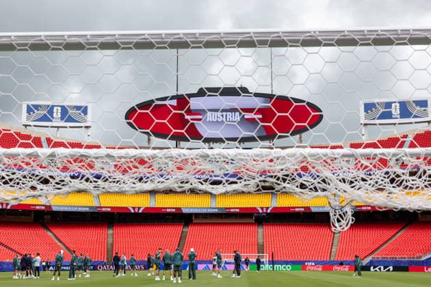 SOCCER - FIFA World Cup, WM, Weltmeisterschaft, Fussball 2026 KANSAS CITY,MISSOURI,USA,26.JUN.26 - SOCCER - FIFA World Cup 2026, group stage, Algeria vs Austria, preview, pitch walk team AUT. Image shows the team of AUT and an overview of the Kansas City Stadium.  GEPAxpictures xArminxRauthner