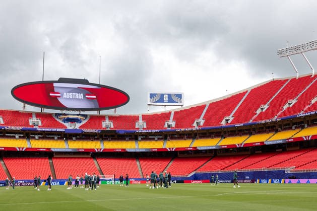 SOCCER - FIFA World Cup, WM, Weltmeisterschaft, Fussball 2026 KANSAS CITY,MISSOURI,USA,26.JUN.26 - SOCCER - FIFA World Cup 2026, group stage, Algeria vs Austria, preview, pitch walk team AUT. Image shows the team of AUT and an overview of the Kansas City Stadium.  GEPAxpictures xArminxRauthner