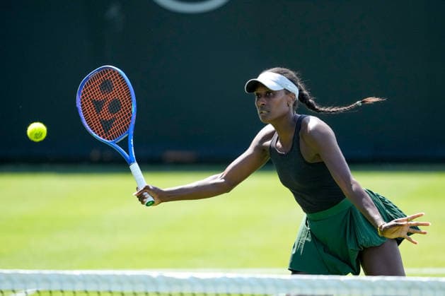 Lexus Eastbourne Open - Day Five Asia Muhammad of the United States plays with partner Fanny Stollar of Hungary during their semifinal doubles match against Gabriela Dabrowski of Canada and Luisa Stefani of Brazil at the 2026 Lexus Eastbourne Open Women s tennis tournament at the Devonshire Park Lawn Tennis Club in Eastbourne, England, on June 26, 2026. Eastbourne United Kingdom  Copyright: xOwenxHammondx originalFilename:hammond-2026lexu260626_np2xo.jpg
