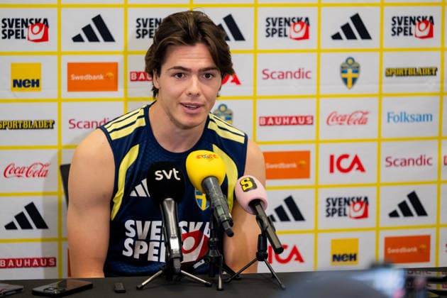 260626 Goalkeeper Jacob Widell Zetterström of the Swedish men s national football team in the mixed zone after a training session during day 16 of the FIFA World Cup, WM, Weltmeisterschaft, Fussball 2026 on June 26, 2026 in Dallas. Photo: Petter Arvidson BILDBYRAN kod PA PA1261 fotboll football soccer fotball vm fotbolls-vm fotball-vm fotbolls-vm 2026 fifa world cup 2026 mixed zone sverige sweden sverige a day 16 bbeng *** June 26, 2026: Goalkeeper Jacob Widell Zetterström of the Swedish men’s national soccer team in the mixed zone after a training session on Day 16 of the 2026 FIFA World Cup on June 26, 2026 in Dallas. Photo by Petter Arvidson, BILDBYRAN. Code: PA PA1261. soccer, football, fotball, World Cup, FIFA World Cup 2026, mixed zone, Sweden, Sweden A, Day 16 bbeng  Copyright: PETTERxARVIDSON BB260626PA040
