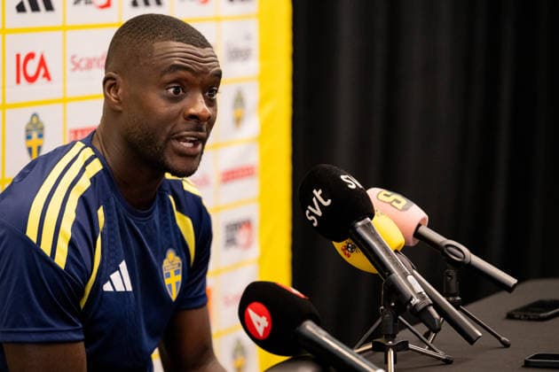 260626 Ken Sema of the Swedish men s national football team in the mixed zone after a training session during day 16 of the FIFA World Cup, WM, Weltmeisterschaft, Fussball 2026 on June 26, 2026 in Dallas. Photo: Petter Arvidson BILDBYRAN kod PA PA1261 fotboll football soccer fotball vm fotbolls-vm fotball-vm fotbolls-vm 2026 fifa world cup 2026 mixed zone sverige sweden sverige a day 16 bbeng *** June 26, 2026: Ken Sema of the Swedish men’s national soccer team in the mixed zone after a training session on Day 16 of the 2026 FIFA World Cup on June 26, 2026 in Dallas. Photo by Petter Arvidson, BILDBYRAN. Code: PA PA1261. soccer, football, soccer World Cup, 2026 FIFA World Cup, mixed zone, Sweden, Sweden A, Day 16 bbeng  Copyright: PETTERxARVIDSON BB260626PA052