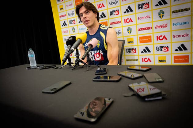 260626 Goalkeeper Jacob Widell Zetterström of the Swedish men s national football team in the mixed zone after a training session during day 16 of the FIFA World Cup, WM, Weltmeisterschaft, Fussball 2026 on June 26, 2026 in Dallas. Photo: Petter Arvidson BILDBYRAN kod PA PA1261 fotboll football soccer fotball vm fotbolls-vm fotball-vm fotbolls-vm 2026 fifa world cup 2026 mixed zone sverige sweden sverige a day 16 bbeng *** June 26, 2026: Goalkeeper Jacob Widell Zetterström of the Swedish men’s national soccer team in the mixed zone after a training session on Day 16 of the 2026 FIFA World Cup on June 26, 2026 in Dallas. Photo by Petter Arvidson, BILDBYRAN. Code: PA PA1261. soccer, football, fotball, World Cup, FIFA World Cup 2026, mixed zone, Sweden, Sweden A, Day 16 bbeng  Copyright: PETTERxARVIDSON BB260626PA057