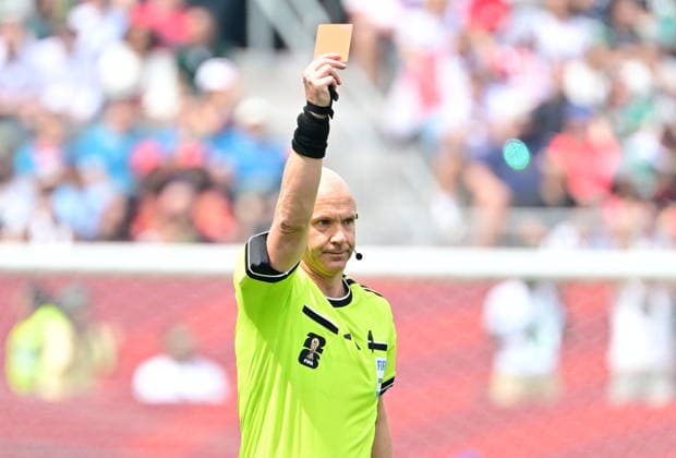 RECORD DATE NOT STATED FIFA World Cup, WM, Weltmeisterschaft, Fussball 2026 - Group I - Senegal vs Iraq Referee Anthony Taylor shows a red card during the FIFA World Cup 2026 group stage match Senegal against Iraq, in Toronto, Canada, 26 June 2026. TORONTO United States  Copyright: xEDUARDOxLIMAx