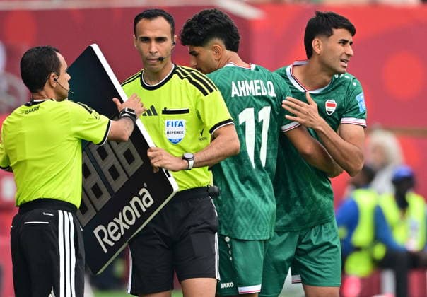 RECORD DATE NOT STATED FIFA World Cup, WM, Weltmeisterschaft, Fussball 2026 - Group I - Senegal vs Iraq Manaf Younis of Iraq (R) comes in for Ahmed Qasem of Iraq (2R) during the FIFA World Cup 2026 group stage match Senegal against Iraq, in Toronto, Canada, 26 June 2026. TORONTO United States  Copyright: xEDUARDOxLIMAx