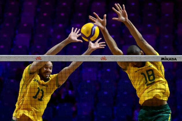 LJUBLJANA, SLOVENIA - JUNE 26: Judson Anabel Nunes de Cunha jr (L) and Ricardo Lucarelli Souza (R) of Brazil in action against Lorenzo Cortesia of Italy (C) during the FIVB Men s Volleyball Nations League match between Brazil and Italy at Arena Stozice, Ljubljana on June 26, 2026 in Ljubljana, Slovenia. (Photo by Igor Kupljenik Sports Press Photo).  Copyright: xIgorxKupljenikx xSPPx Sportspressphoto_SPR177526