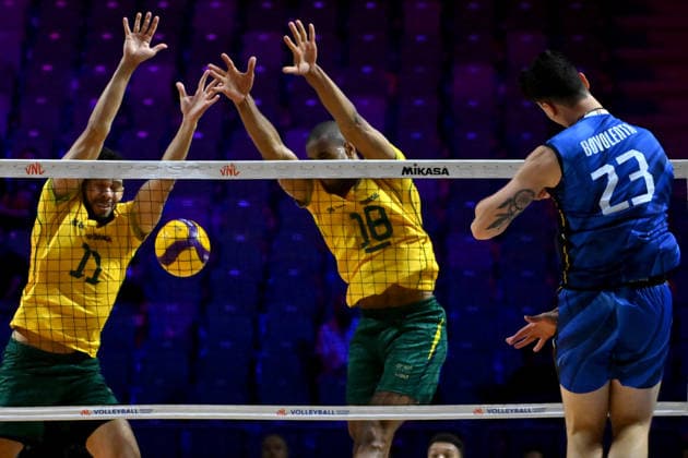 LJUBLJANA, SLOVENIA - JUNE 26: Alessandro Alberto Bovolenta of Italy (R) in action against Judson Anabel Nunes de Cunha jr (L) and Ricardo Lucarelli Souza (C) of Brazil in action against Lorenzo Cortesia of Italy (C) during the FIVB Men s Volleyball Nations League match between Brazil and Italy at Arena Stozice, Ljubljana on June 26, 2026 in Ljubljana, Slovenia. (Photo by Igor Kupljenik Sports Press Photo).  Copyright: xIgorxKupljenikx xSPPx Sportspressphoto_SPR177527