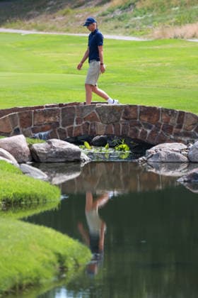 KPMG Women™s PGA, Golf Herren Championship 2026 CHASKA, MINNESOTA - JUNE 26: Helen Briem of Germany crosses the stone bridge on the 16th fairway during the second round of the KPMG Women™s PGA Championship 2026 at Hazeltine National Golf Club in Chaska, Minnesota, USA Thursday, June 26, 2026. Chaska Minnesota United States  Copyright: xAmyxLemusx originalFilename:lemus-kpmgwome260626_np75u.jpg