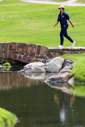 KPMG Women™s PGA, Golf Herren Championship 2026 CHASKA, MINNESOTA - JUNE 26: Sofia Garcia of Paraguay walks over the bridge on the 16th fairway during the second round of the KPMG Women™s PGA Championship 2026 at Hazeltine National Golf Club in Chaska, Minnesota, USA Thursday, June 26, 2026. Chaska Minnesota United States  Copyright: xAmyxLemusx originalFilename:lemus-kpmgwome260626_npG3F.jpg