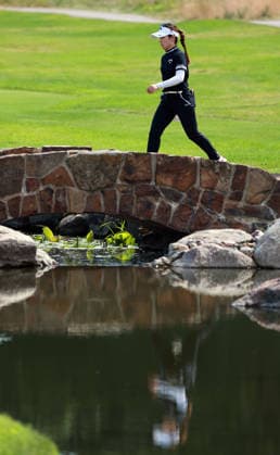 KPMG Women™s PGA, Golf Herren Championship 2026 CHASKA, MINNESOTA - JUNE 26: Yuna Nishimura of Japan crosses the stone bridge on the 16th fairway during the second round of the KPMG Women™s PGA Championship 2026 at Hazeltine National Golf Club in Chaska, Minnesota, USA Thursday, June 26, 2026. Chaska Minnesota United States  Copyright: xAmyxLemusx originalFilename:lemus-kpmgwome260626_npuX8.jpg