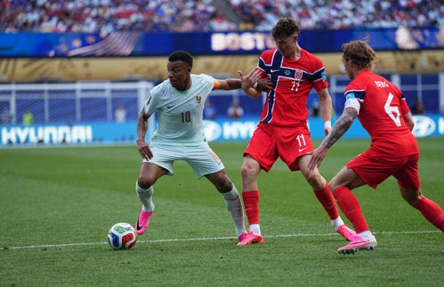 Kylian Mbappe (France) controls the ball during Norway and France, Group I FIFA World Cup, WM, Weltmeisterschaft, Fussball 2026, Boston Stadium, Boston, USA on June 26, 2026. Thor Wegner DeFodi Images. (Photo by DeFodi Images) - *** Kylian Mbappé of France controls the ball during the Norway vs. France match in Group I of the 2026 FIFA World Cup at Boston Stadium in Boston, USA, on June 26, 2026. Photo by DeFodi Images (Thor Wegner)