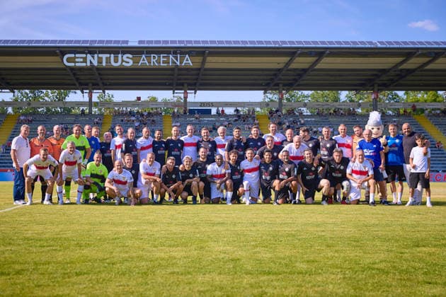 Legendenteams des VfB Stuttgart und VfR Aalen vor Spielbeginn GER, VfR Aalen vs. VfB Stuttgart, Fussball, Legendenspiel, 26.06.2026 GER, VfR Aalen vs. VfB Stuttgart, Fussball, Legendenspiel, 26.06.2026 Aalen *** VfB Stuttgart and VfR Aalen all-star teams before kickoff, GER, VfR Aalen vs. VfB Stuttgart, soccer, all-star game, June 26, 2026, GER, VfR Aalen vs. VfB Stuttgart, Soccer, Legends Match, June 26, 2026, Aalen Copyright: xEibner-Pressefoto GeraldxOelze-dexStoppanyx EP_ODS