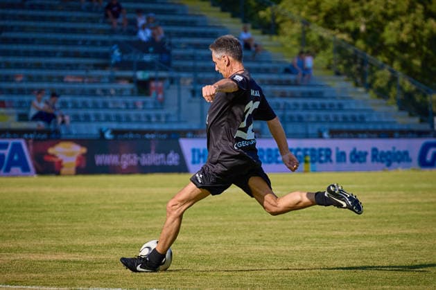 Schuss VfR Aalen, 22 GER, VfR Aalen vs. VfB Stuttgart, Fussball, Legendenspiel, 26.06.2026 GER, VfR Aalen vs. VfB Stuttgart, Fussball, Legendenspiel, 26.06.2026 Aalen *** Shot by VfR Aalen, 22 GER, VfR Aalen vs. VfB Stuttgart, Soccer, Legends Match, June 26, 2026 GER, VfR Aalen vs. VfB Stuttgart, soccer, legends game, June 26, 2026, Aalen Copyright: xEibner-Pressefoto GeraldxOelze-dexStoppanyx EP_ODS