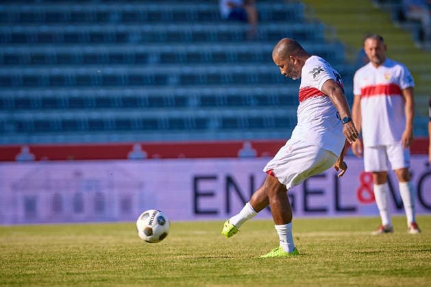Cacau (VfB Stuttgart, 18) beim Elfmeter GER, VfR Aalen vs. VfB Stuttgart, Fussball, Legendenspiel, 26.06.2026 GER, VfR Aalen vs. VfB Stuttgart, Fussball, Legendenspiel, 26.06.2026 Aalen *** Cacau VfB Stuttgart, 18 on a penalty kick GER, VfR Aalen vs. VfB Stuttgart, Soccer, Legends Match, June 26, 2026 GER, VfR Aalen vs. VfB Stuttgart, soccer, legends match, June 26, 2026, Aalen Copyright: xEibner-Pressefoto GeraldxOelze-dexStoppanyx EP_ODS