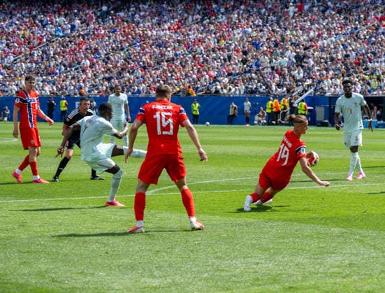 Fußball, Herren, FIFA World Cup, WM, Weltmeisterschaft, Fussball 2026, Spiel in Boston (Gruppe I, 3. Spieltag), Norwegen - Frankreich, v. l. Ousmane Dembele (Frankreich) erzielt das Tor zum 1:3 gegen Fredrik Andre Bjorkan (Norwegen) und Thelo Aasgaard (Norwegen), 26.06. 2026, *** Soccer, Men s, 2026 FIFA World Cup, Match in Boston, Group I, Matchday 3, Norway vs. France; from left: Ousmane Dembélé (France) scores the goal to make it 1–3 against Fredrik Andre Bjorkan (Norway) and Thelo Aasgaard (Norway), June 26, 2026, Copyright: xMatthiasxKochx