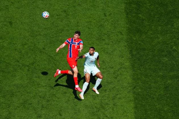 Jorgen Strand Larsen of Norway and Maxence Lacroix of France Norway v France, 2026 FIFA World Cup, WM, Weltmeisterschaft, Fussball Group I, Football, Boston Stadium, Foxborough, Massachusetts, USA - 26 Jun 2026Foxborough Boston Stadium Massachusetts (MA) United States of America EDITORIAL USE ONLY No use with unauthorised audio, video, data, fixture lists, club league logos or live services. Online in-match use limited to 120 images, no video emulation. No use in betting, games or single club league player publications.  Copyright: xJavierxGarcia Shutterstockx 16964347bd