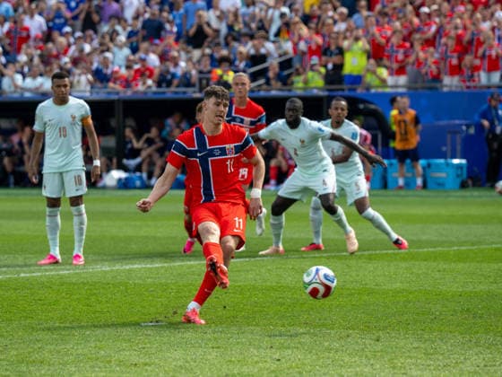 Fußball, Herren, FIFA World Cup, WM, Weltmeisterschaft, Fussball 2026, Spiel in Boston (Gruppe I, 3. Spieltag), Norwegen - Frankreich, Jorgen Strand Larsen (Norwegen) verschießt einen Foulelfmeter, 26.06. 2026, *** Soccer, Men s, 2026 FIFA World Cup, Match in Boston, Group I, Matchday 3, Norway vs. France, Jorgen Strand Larsen of Norway misses a penalty kick, June 26, 2026, Copyright: xMatthiasxKochx