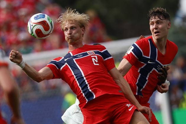 FIFA World Cup, WM, Weltmeisterschaft, Fussball 2026 - Group I - Norway vs France Morten Thorsby (L) of Norway eyes the ball during the FIFA World Cup 2026 group stage match Norway against France, in Boston, USA, 26 June 2026. BOSTON United States  Copyright: xGREGxM.xCOOPERx