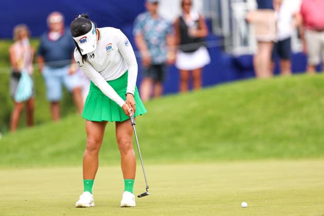 Dongeun Lee of South Korea putts on the 18th green during the second round of the 2026 KPMG Women s PGA, Golf Herren Championship at Hazeltine National Golf Club on June 26, 2026 in Chaska, Minnesota. CSM. Chaska USA - ZUMAc04_ 20260626_zma_c04_125 Copyright: xStevenxGarciax