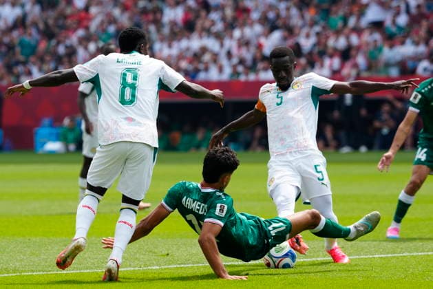 June 26, 2026, Toronto, On, CANADA: Iraq s Ahmed Qasem (11) vies for the ball with Senegal s Idrissa Gueye (5) as Senegal s Lamine Camara (8) looks on during the first half of a World Cup Group I soccer match, in Toronto on Friday, June 26, 2026. Canada News - June 26, 2026  - ZUMAc35_ 20260626_zaf_c35_149 Copyright: xFrankxGunnx