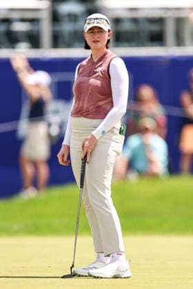 Karis Davidson of Australia reacts to her putt on the 18th green during the second round of the 2026 KPMG Women s PGA, Golf Herren Championship at Hazeltine National Golf Club on June 26, 2026 in Chaska, Minnesota. CSM. Chaska USA - ZUMAc04_ 20260626_zma_c04_139 Copyright: xStevenxGarciax