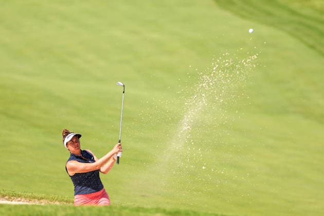 Natalie Vivaldi of the United States plays a bunker shot on the 10th hole during the second round of the 2026 KPMG Women s PGA, Golf Herren Championship at Hazeltine National Golf Club on June 26, 2026 in Chaska, Minnesota. CSM. Chaska USA - ZUMAc04_ 20260626_zma_c04_143 Copyright: xStevenxGarciax