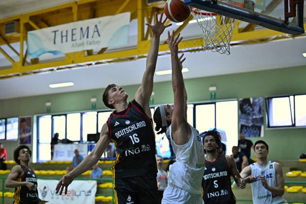 Basketball, Under-20s, international match, Greece v Germany