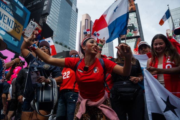 Panama soccer fans take over Times Square Panama soccer fans celebrate in Times Square one day before their team plays against England, in New York, New York USA, 26 June 2026. NEW YORK NEW York United States  Copyright: xOLGAxFEDOROVAx