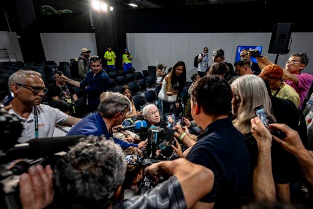DALLAS - Argentine sports journalist Enrique Macaya Mï¿½rquez is at his eighteenth World Cup at the age of 91 during the 2026 World Cup, Argentina MD-1 press conference, PK, Pressekonferenz at AT&T Stadium on June 26, 2026 in Dallas, United States. (Photo by Stefan Koops EYE4IMAGES DeFodi Images) - *** DALLAS Argentine sports journalist Enrique Macaya Márquez is attending his 18th World Cup at the age of 91 during the 2026 World Cup, at the Argentina MD 1 press conference at AT&T Stadium on June 26, 2026 in Dallas, United States. Photo by Stefan Koops, EYE4IMAGES, DeFodi Images
