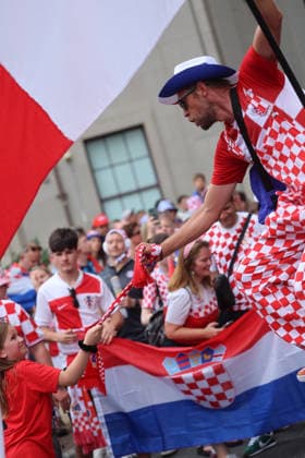 Philadelphia Croatian Flag Thousands of Croatian fans prepare to carry a large Croatian flag during a Croatian parade before the FIFA World Cup, WM, Weltmeisterschaft, Fussball 2026 Group L match between Gana and Croatia on June 26, 2026 in Philadelphia, Pennsylvania, United States.  SanjinxStrukic PIXSELL