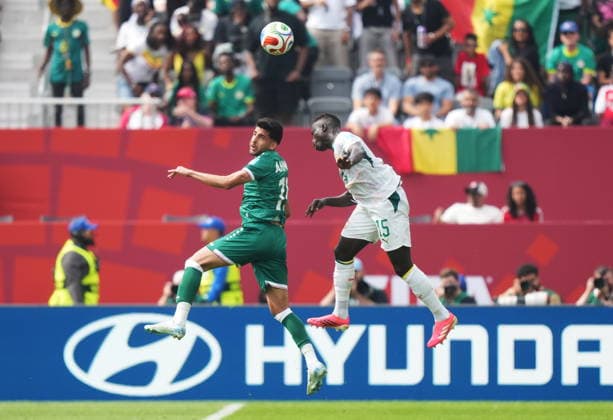 June 26, 2026, Toronto, On, CANADA: Iraq s Ahmed Yahya (left) and Senegal s Krepin Diatta (right) vie for the ball during the second half of a World Cup Group I soccer match, in Toronto on Friday, June 26, 2026. Canada News - June 26, 2026  - ZUMAc35_ 20260626_zaf_c35_201 Copyright: xNathanxDenettex