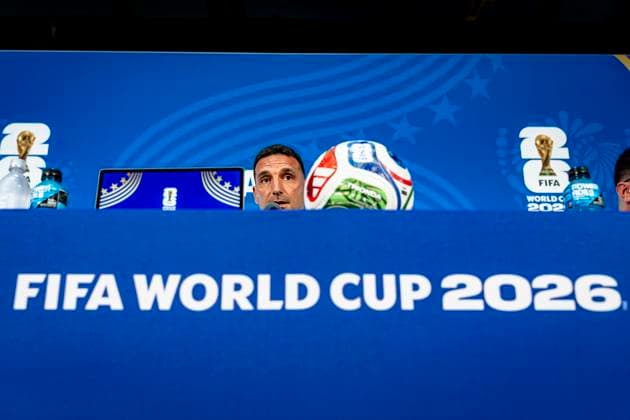 DALLAS - Argentina national coach Lionel Scaloni during the 2026 World Cup, Argentina MD-1 press conference, PK, Pressekonferenz at AT&T Stadium on June 26, 2026 in Dallas, United States. (Photo by Stefan Koops EYE4IMAGES DeFodi Images) - *** DALLAS: Argentina national team coach Lionel Scaloni during the 2026 World Cup, Argentina Matchday 1 press conference at AT&T Stadium on June 26, 2026, in Dallas, United States. Photo by Stefan Koops, EYE4IMAGES, DeFodi Images
