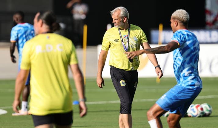 FIFA World Cup, WM, Weltmeisterschaft, Fussball 2026 - DR Congo training session DR Congo national soccer team head coach Sebastien Desabre (C) attends a training session in Kennesaw, Georgia, USA, 26 June 2026. DR Congo faces Uzbekistan on 27 June in a FIFA World Cup 2026 Group K match. KENNESAW United States  Copyright: xRONALDxWITTEKx