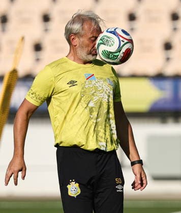 FIFA World Cup, WM, Weltmeisterschaft, Fussball 2026 - DR Congo training session DR Congo national soccer team head coach Sebastien Desabre attends a training session in Kennesaw, Georgia, USA, 26 June 2026. DR Congo faces Uzbekistan on 27 June in a FIFA World Cup 2026 Group K match. KENNESAW United States  Copyright: xRONALDxWITTEKx