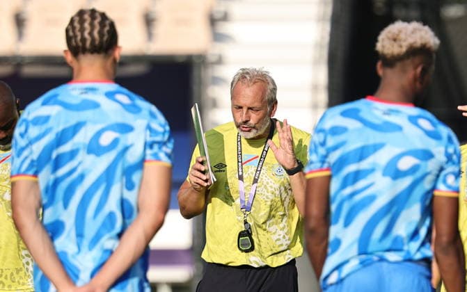 FIFA World Cup, WM, Weltmeisterschaft, Fussball 2026 - DR Congo training session DR Congo national soccer team head coach Sebastien Desabre (C) attends a training session in Kennesaw, Georgia, USA, 26 June 2026. DR Congo faces Uzbekistan on 27 June in a FIFA World Cup 2026 Group K match. KENNESAW United States  Copyright: xRONALDxWITTEKx