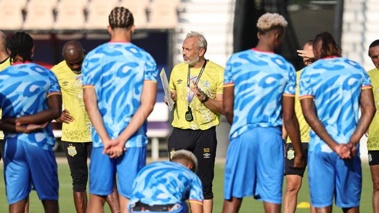 FIFA World Cup, WM, Weltmeisterschaft, Fussball 2026 - DR Congo training session DR Congo national soccer team head coach Sebastien Desabre (C) attends a training session in Kennesaw, Georgia, USA, 26 June 2026. DR Congo faces Uzbekistan on 27 June in a FIFA World Cup 2026 Group K match. KENNESAW United States  Copyright: xRONALDxWITTEKx