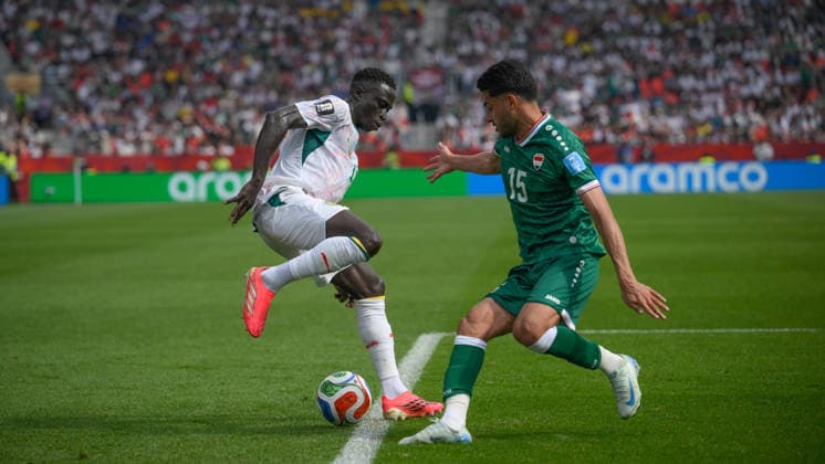 June 26, 2026, Toronto, Ontario, Canada: KrÃ pin Diatta ( 15) of Senegal is turned back from the box by Ahmed Yahya ( 15) of Iraq during the final Group I match between Senegal and Iraq at Toronto Stadium during the 2026 FIFA World Cup, WM, Weltmeisterschaft, Fussball Toronto Canada - ZUMAv136 20260626_zsp_v136_023 Copyright: xJeffxVoganx