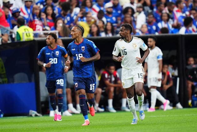 Cape Verde v Saudi Arabia - FIFA World Cup, WM, Weltmeisterschaft, Fussball 2026 - Group H HOUSTON, USA - JUNE 26: Dailon Livramento (19) of Cape Verde in action against Abdullah al-Khaibari (15) of Saudi Arabia during the FIFA World Cup 2026 Group H match between Cape Verde and Saudi Arabia at Houston Stadium on June 26, 2026 in Houston, Texas. Hakan Akgun Anadolu Texas United States. Editorial use only. Please get in touch for any other usage.  Copyright: x2026xAnadoluxHakanxAkgunx