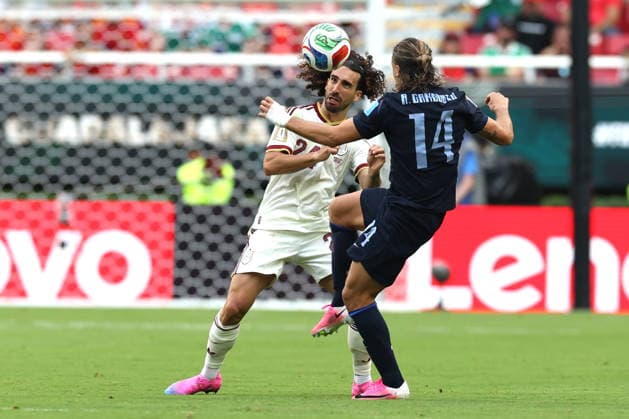 FIFA World Cup, WM, Weltmeisterschaft, Fussball 2026 - Group H - Uruguay vs Spain Agustin Canobbio (R) of Uruguay vies for the ball with Marc Cucurella of Spain during the FIFA World Cup 2026 group stage match Uruguay against Spain in Guadalajara, Mexico, 26 June 2026. GUADALAJARA Mexico  Copyright: xALEXxCRUZx