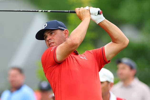 CROMWELL, CT - JUNE 26: Gary Woodland of the United States tees off at the first tee during the second round of the PGA, Golf Herren Travelers Championship at TPC River Highlands on June 26, 2026 in Cromwell, Connecticut. (Photo by Rich Graessle Icon Sportswire) GOLF: JUN 26 PGA Travelers Championship EDITORIAL USE ONLY Icon260626277962