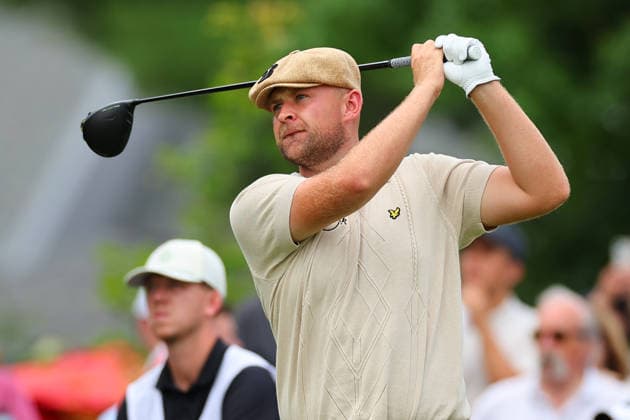 CROMWELL, CT - JUNE 26: Harry Hall of England tees off at the first tee during the second round of the PGA, Golf Herren Travelers Championship at TPC River Highlands on June 26, 2026 in Cromwell, Connecticut. (Photo by Rich Graessle Icon Sportswire) GOLF: JUN 26 PGA Travelers Championship EDITORIAL USE ONLY Icon260626278112