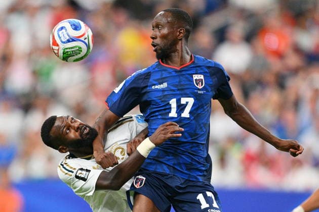 FIFA World Cup, WM, Weltmeisterschaft, Fussball 2026 - Group H - Cape Verde vs Saudi Arabia Willy Semedo (R) of Cape Verde and Hassan Tambakti of Saudi Arabia in action during the FIFA World Cup 2026 group stage match Cape Verde against Saudi Arabia in Houston, Texas, USA, 26 June 2026. HOUSTON Texas United States  Copyright: xSAMxWASSONx