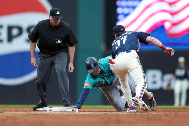 June 26, 2026: Cleveland Guardians second baseman Travis Bazzana (37) tags out Seattle Mariners shortstop Colt Emerson (4) on a stolen base attempt during the sixth inning of the Major League Baseball game between the Seattle Mariners and Cleveland Guardians at Progressive Field in Cleveland, Ohio. CSM MLB, Baseball Herren, USA 2026: Mariners Vs Guardians JUN 26  - ZUMAc04_ 20260626_zma_c04_239 Copyright: xBrianxFisherx