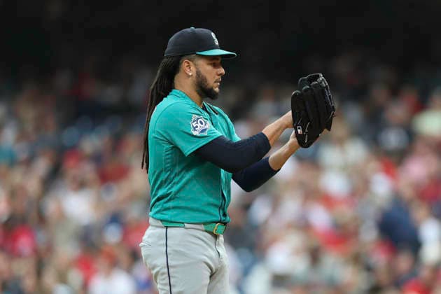June 26, 2026: Seattle Mariners pitcher Luis Castillo (58) prepares to pitch the ball during the second inning of the Major League Baseball game between the Seattle Mariners and Cleveland Guardians at Progressive Field in Cleveland, Ohio. CSM MLB, Baseball Herren, USA 2026: Mariners Vs Guardians JUN 26  - ZUMAc04_ 20260626_zma_c04_253 Copyright: xBrianxFisherx