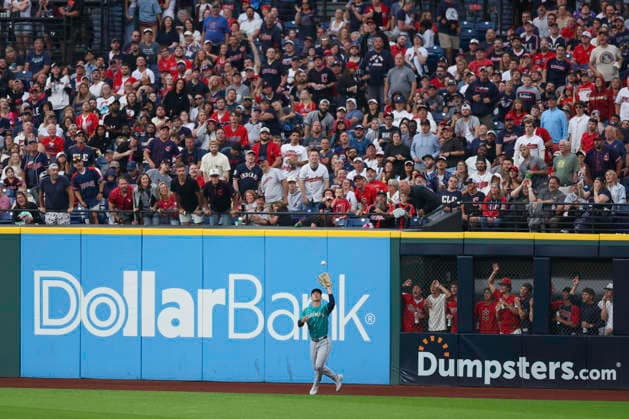 June 26, 2026: Seattle Mariners right fielder Rob Refsnyder (30) catches a fly ball in the fourth inning of the Major League Baseball game between the Seattle Mariners and Cleveland Guardians at Progressive Field in Cleveland, Ohio. CSM Cleveland United States of America - ZUMAc04_ 20260626_zma_c04_256 Copyright: xBrianxFisherx
