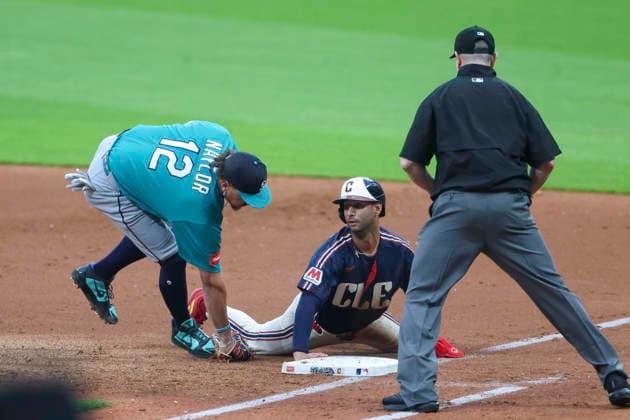 June 26, 2026: Seattle Mariners first baseman Josh Naylor (12) tags out Cleveland Guardians shortstop Brayan Rocchio (4) on a pick off during the fourth inning of the Major League Baseball game between the Seattle Mariners and Cleveland Guardians at Progressive Field in Cleveland, Ohio. CSM Cleveland United States of America - ZUMAc04_ 20260626_zma_c04_260 Copyright: xBrianxFisherx