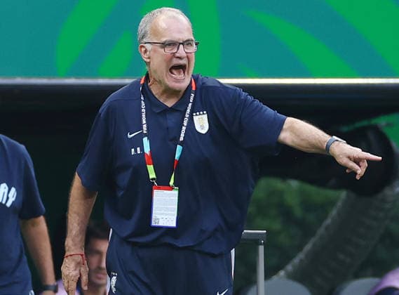 Uruguay s head coach Marcelo Bielsa directs his team from the sideline against Spain in the first half of a FIFA World Cup, WM, Weltmeisterschaft, Fussball match at Guadalajara Stadium in Guadalajara, Mexico, on Friday, June 26, 2026.  GUA20260626811 CHRISTIANxBRUNSKILL