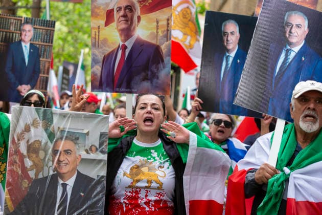 June 26, 2026, Seattle, Washington, USA: Protesters gather in SeattleÃ¢â‚¬â ¢s Pioneer Square in demonstration of the current ro gime in Tehran before the FIFA World Cup, WM, Weltmeisterschaft, Fussball match between Egypt and Iran on Friday, June 26, 2026. Seattle USA - ZUMAg235 20260626_zap_g235_013 Copyright: xPaulxChristianxGordonx